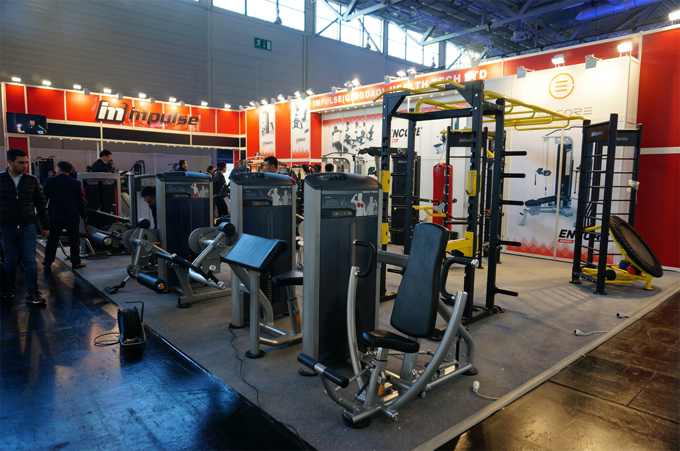 2015年 ，英派斯展出以力量器械为主。.jpg